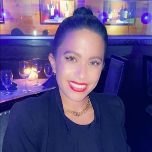 Meet your Posher, Yohanna